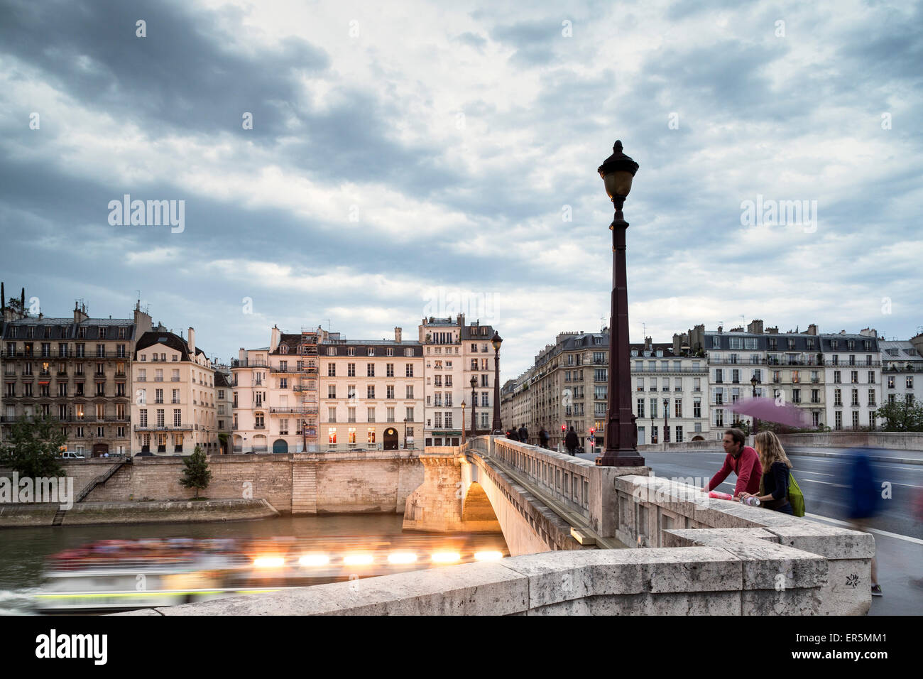 Blick vom Pont De La Tournelle, le Quai d ' Orléans und Quai de Bethune ri, Ile Saint-Louis, Paris, Frankreich, Europa, UNESCO-Welt Stockfoto