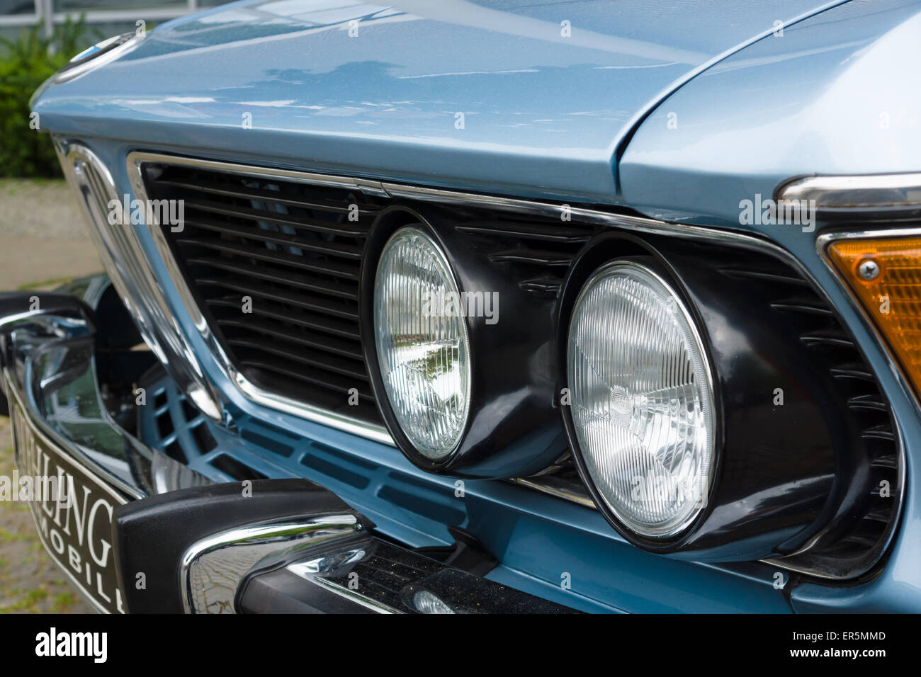 BERLIN - 10. Mai 2015: Fragment eines Full-Size-Luxus-Autos BMW New Six (E3), 1981. Die 28. Berlin-Brandenburg-Oldtimer-Tag Stockfoto