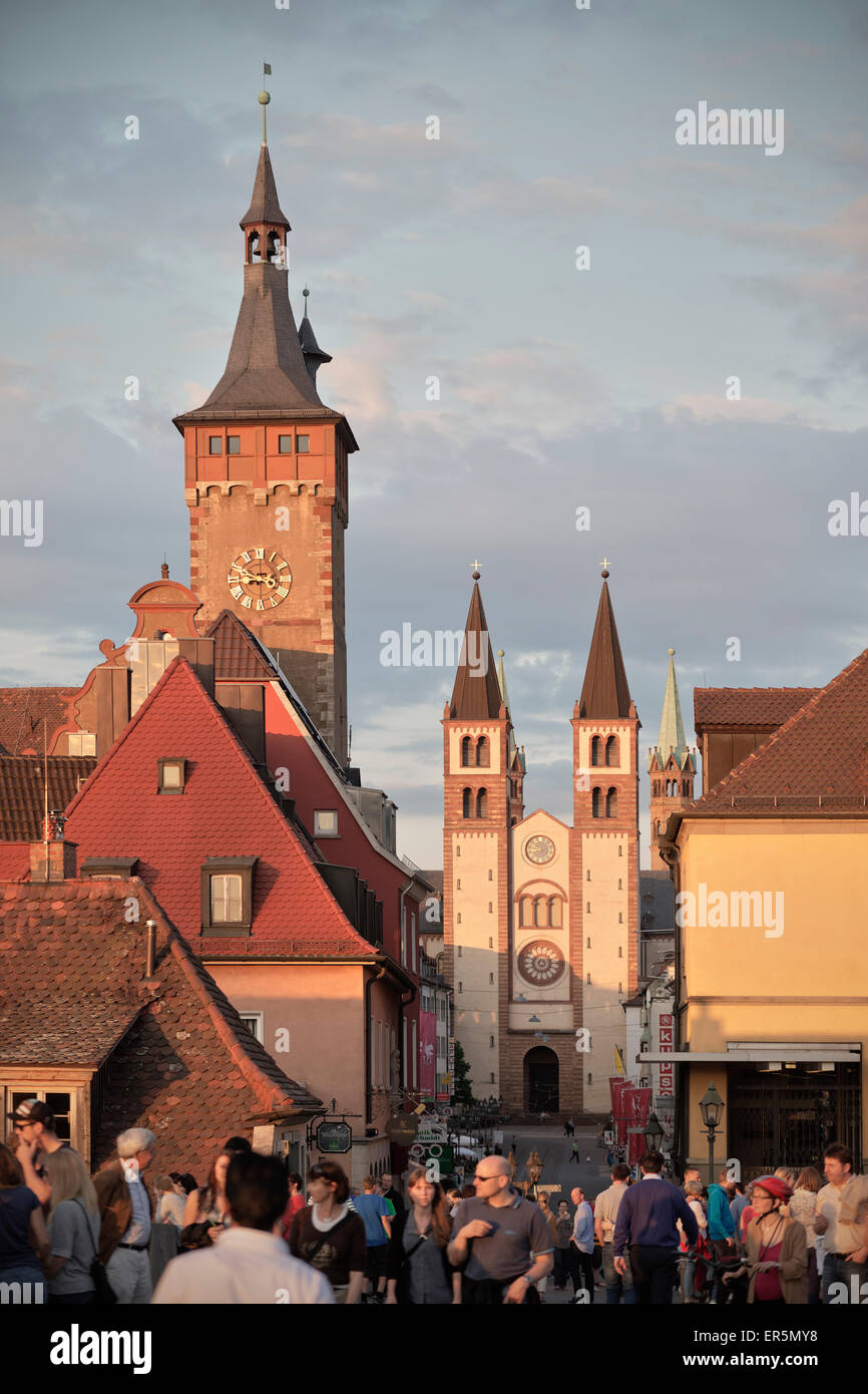 Blick auf den Dom St. Kilian aus der alten Main River Brücke, Würzburg