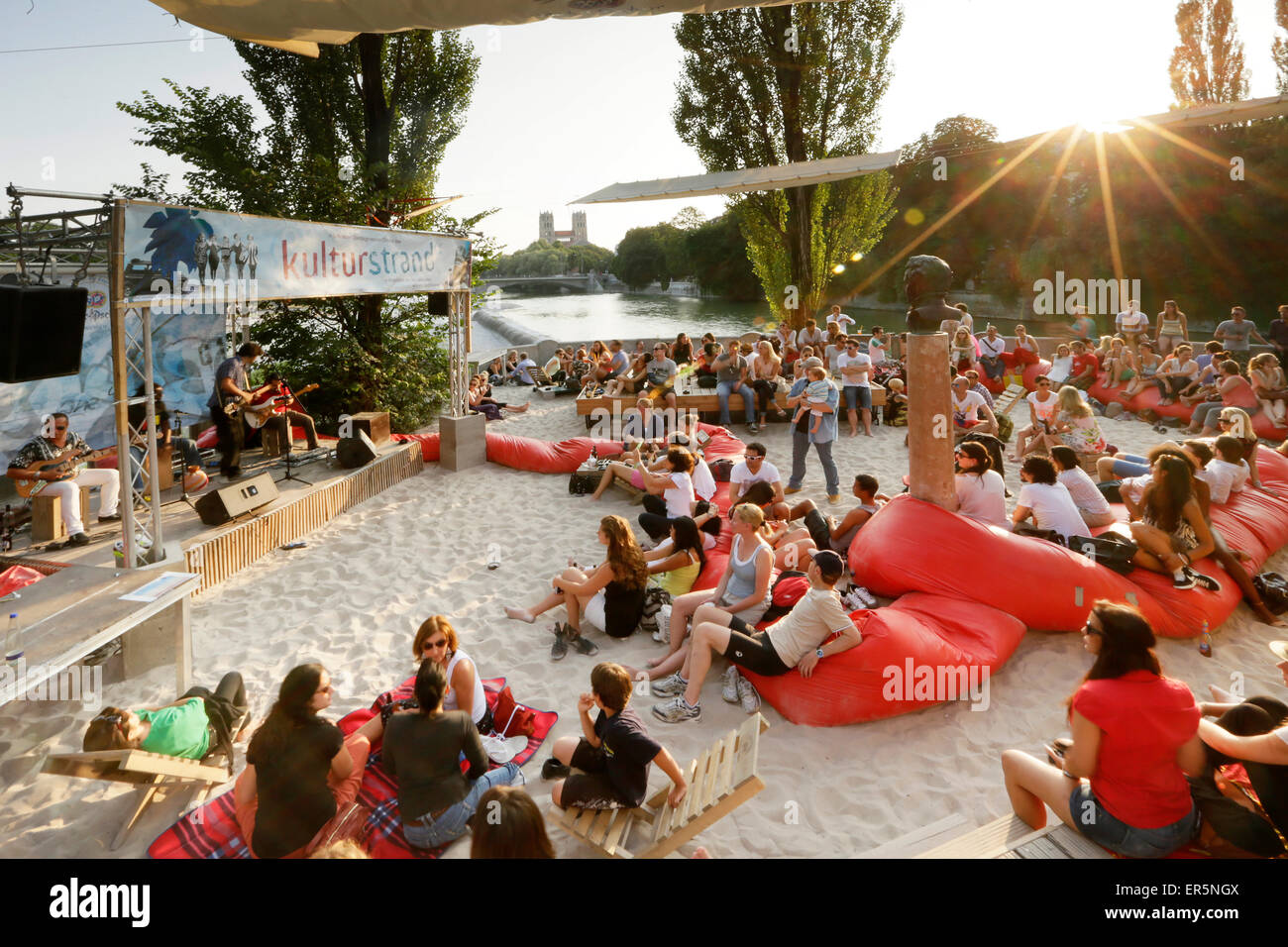 Live-Musik, Kulturstrand am Corneliusbruecke, Munich, Bavaria, Germany Stockfoto