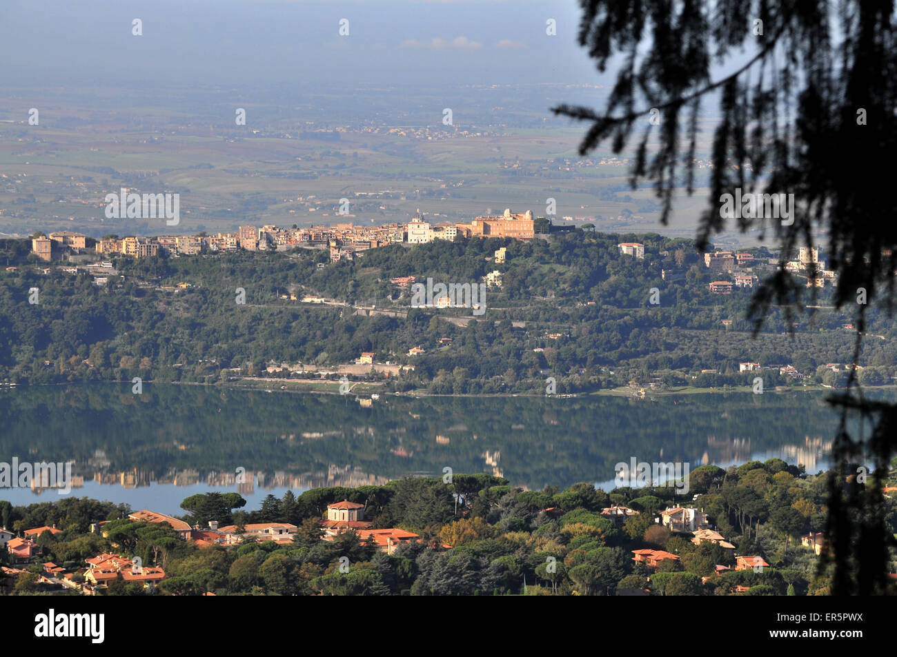 Castel Gandolfo am Albaner See in Castelli Romano in der Nähe von Rom, Latium, Italien Stockfoto