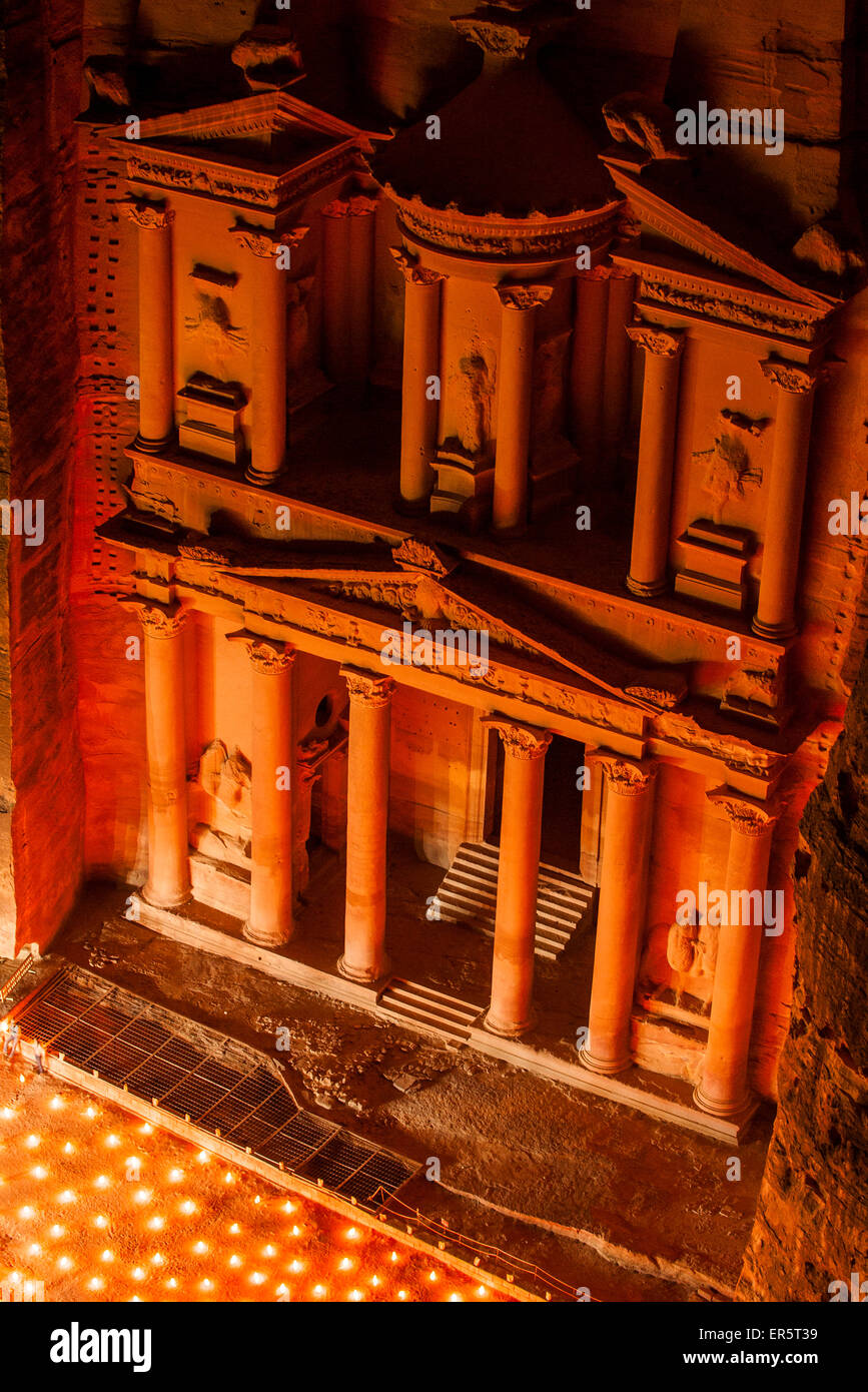 Al Khazneh im Kerzenlicht, Petra, Jordanien, Naher Osten Stockfoto