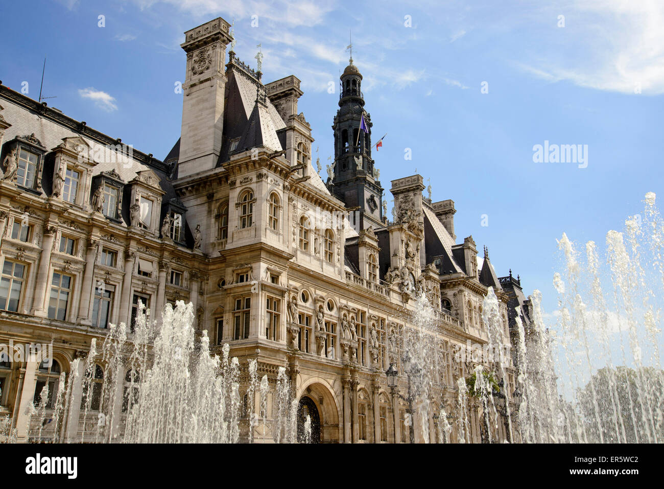 Rathaus mit Brunnen, Hotel de Ville, Paris, Frankreich, Europa Stockfoto