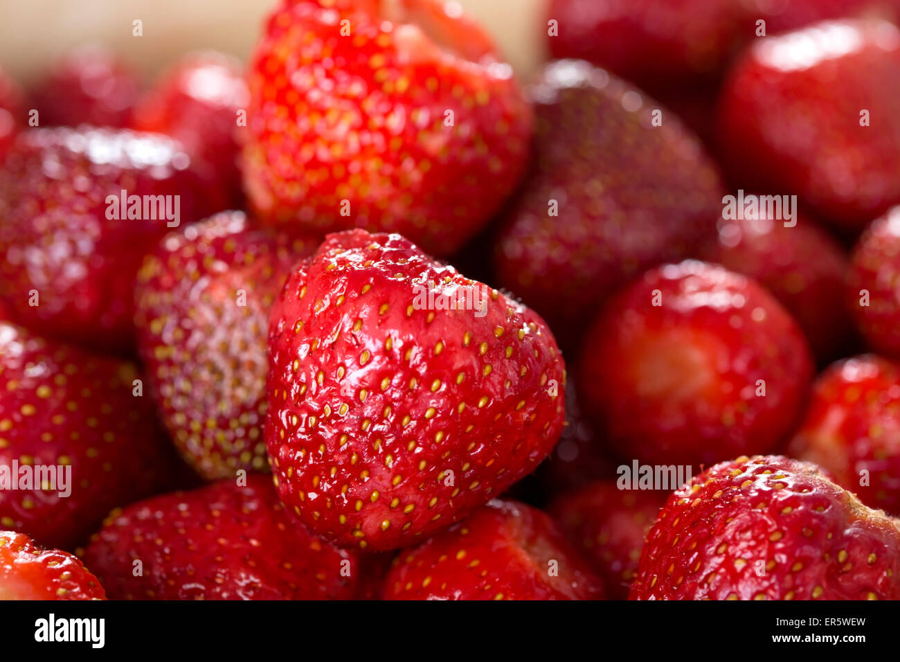 Frische reife perfekte Erdbeere - essen Rahmenhintergrund Stockfoto