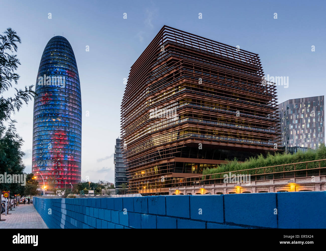 Torre Agbar, Hauptsitz der CMT, moderne Architektur, Barcelona, Spanien Stockfoto