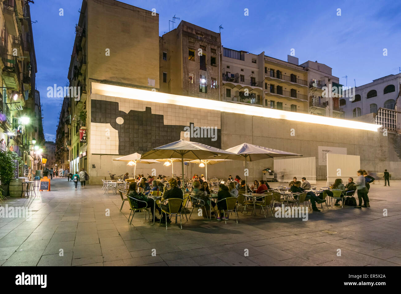 Straßencafés in der Nähe von Raval, MACBA, Barcelona, Spanien Stockfoto