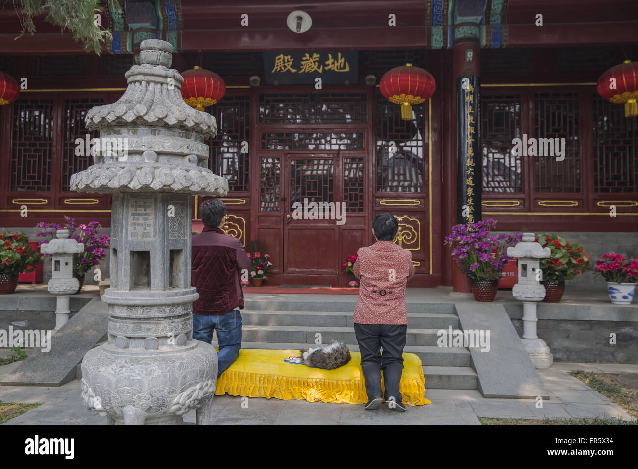 Beten Im Buddhismus Tempel Peking China 9 April 15 C Jiwei Han Zuma Draht Alamy Live Nachrichten Stockfotografie Alamy