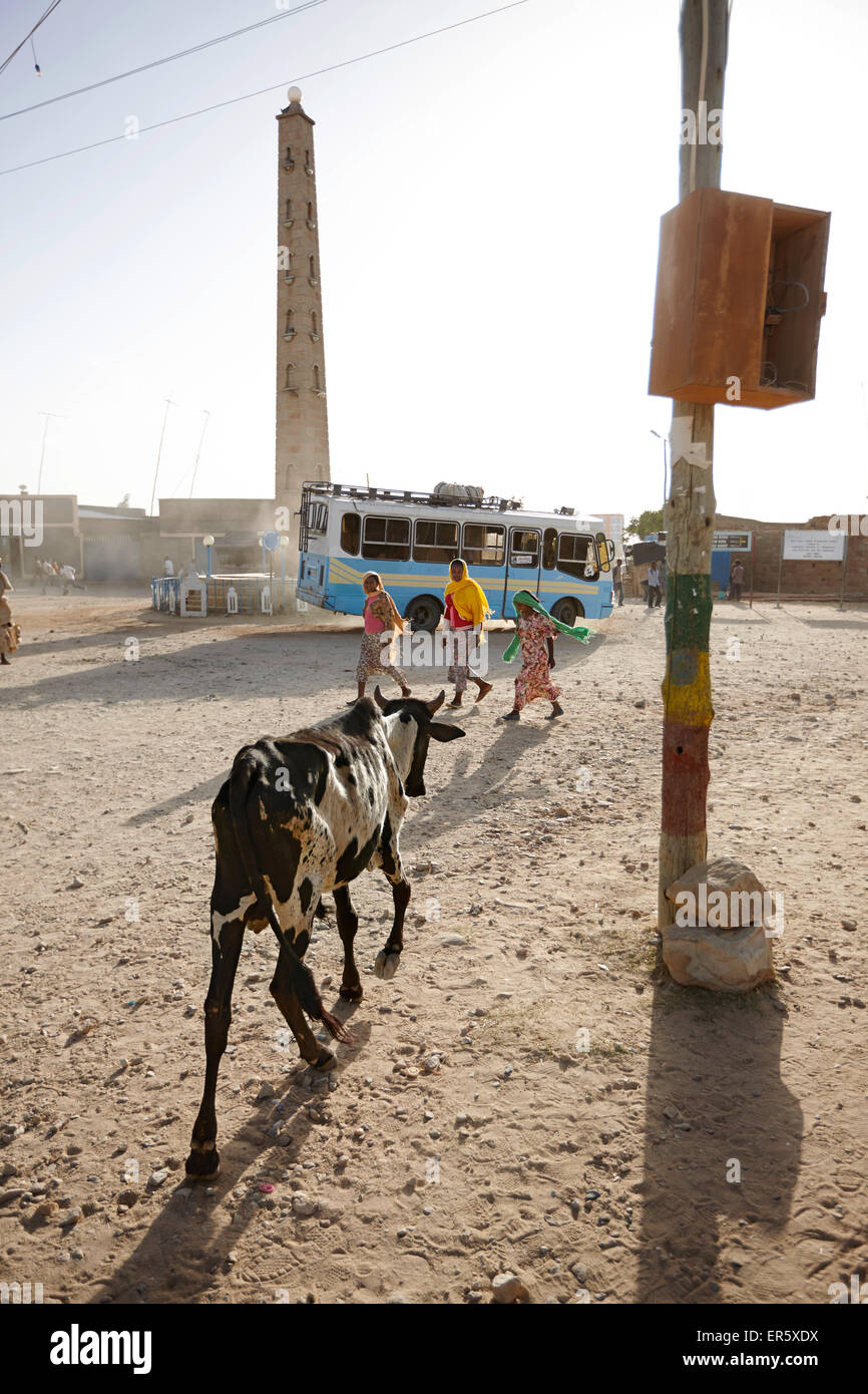 Obeliscal Stele an einem Kreisverkehr, Hawzien, Tigray Region, Äthiopien Stockfoto
