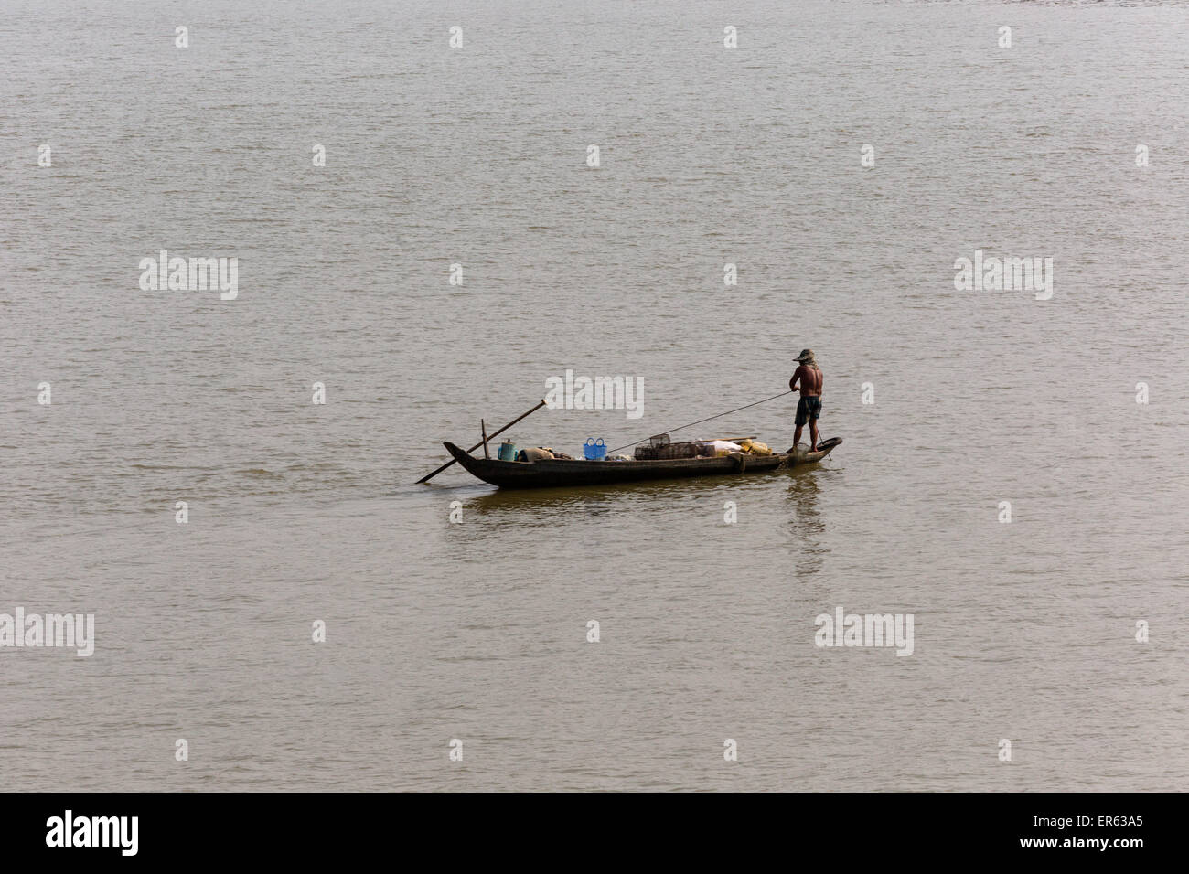 Angelboot/Fischerboot in den Mekong-Fluss, Phnom Penh, Kambodscha Stockfoto