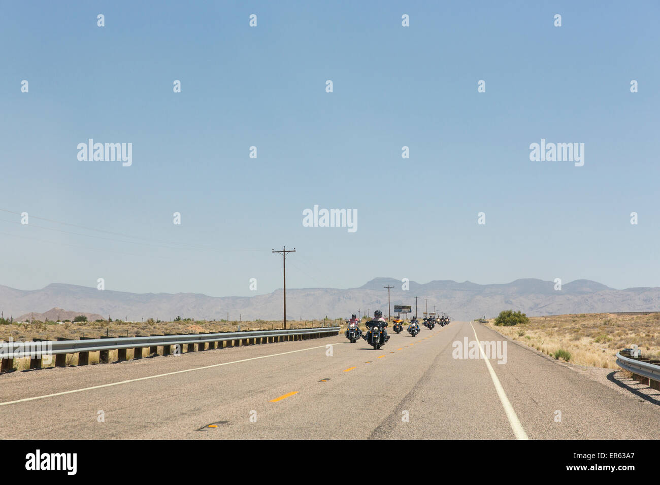Motorradfahrer auf der historischen Route 66, Kingman, Arizona, USA Stockfoto