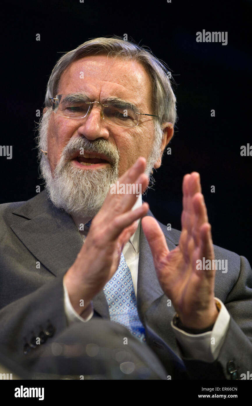 Rabbi Jonathan Sacks sprechen auf der Bühne Hay Festival 2015 Stockfoto