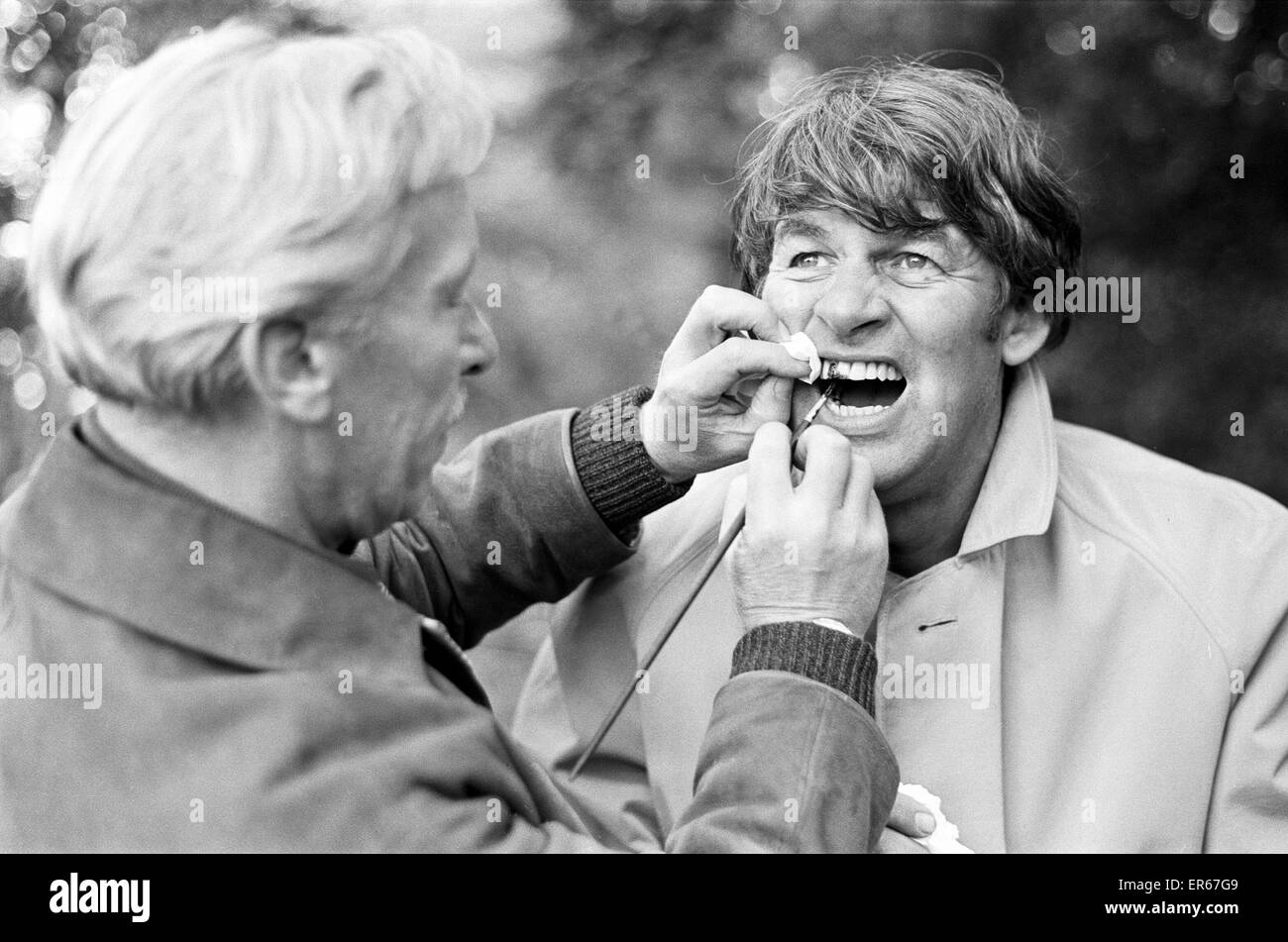 Bill Travers hier zu sehen, wobei als Schnauze am Set von Peter Hall Film "A Midsummer Night Dream" vor Ort auf dem Compton Verney gut aus. 1. November 1967 Stockfoto