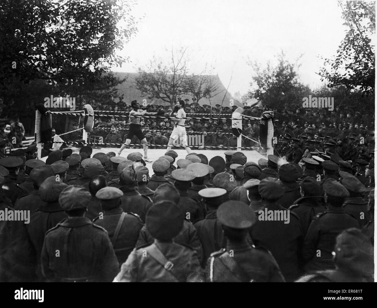 Faustkampf in Toutencourt, direkt hinter der Front für die Unterhaltung der Truppen. September 1916 Stockfoto
