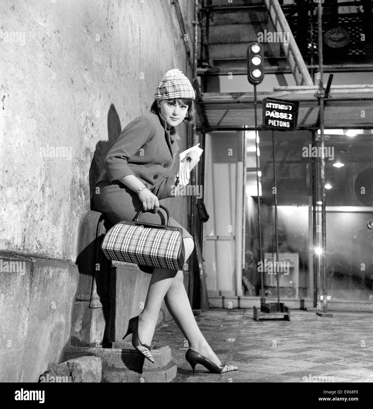 Kleidung Mode Paris Modellierung der neueste 1963 französische Frau