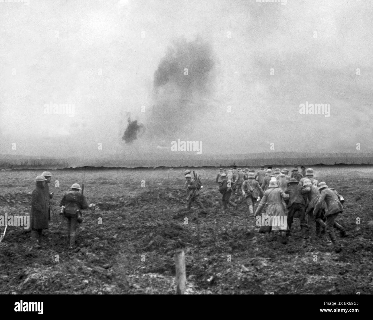 Deutsche Soldaten ergeben, kanadische Truppen Vimy Ridge, zu Beginn der Schlacht von Arras, 9. April 1917. Die Kampagne war erfolgreich, aber die Einnahme von Vimy Ridge die Kanadier 11.000 Opfer Kosten. 9. April 1917 Stockfoto