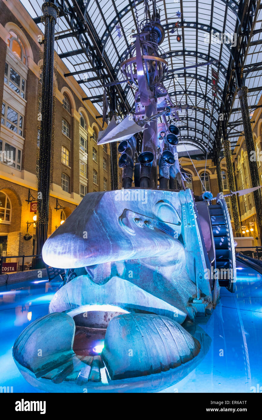 England, London, Southwark, Hays Galleria, Skulptur mit dem Titel "The Navigators" von David Kemp Stockfoto