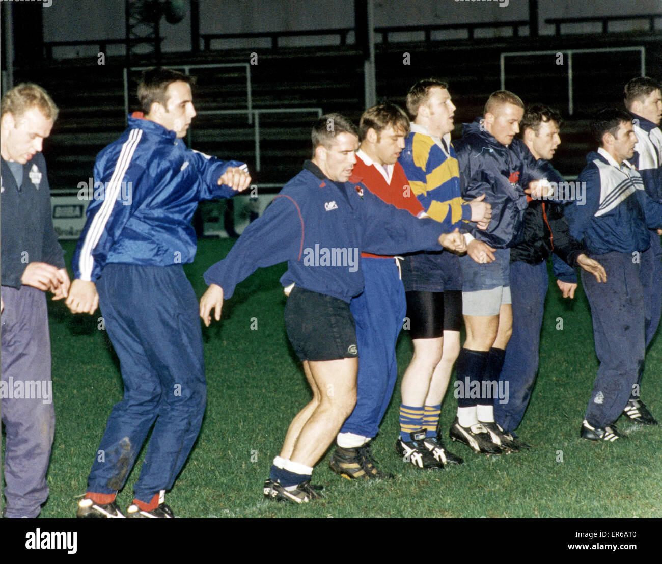 Immer in Form-Derek Eves (Dritter von links) führt Coventry durch ihre letzte Trainingseinheit vor ihrem Mut Knirschen gegen Newcastle. 31. Oktober 1996. Stockfoto