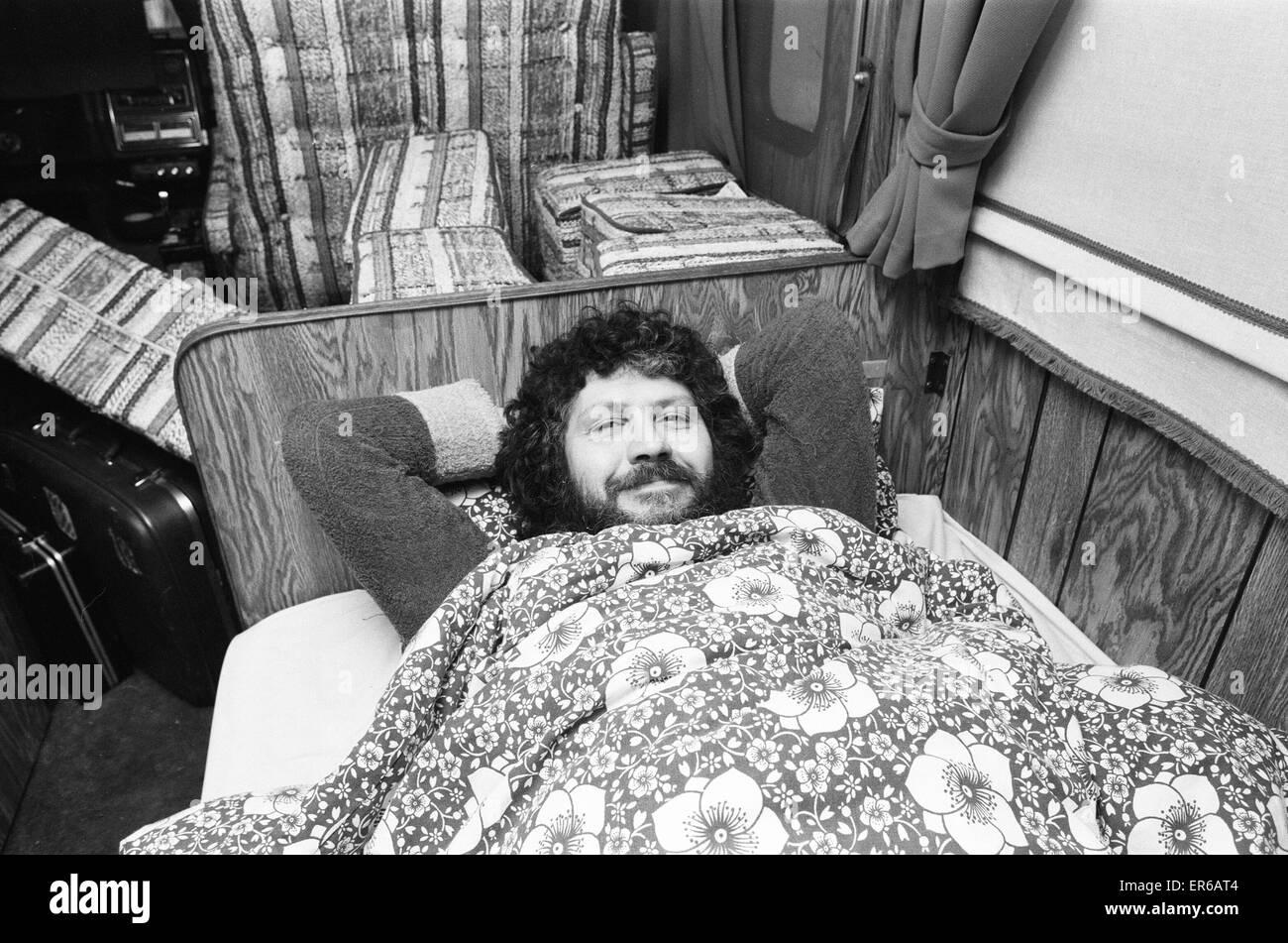 Dave Lee Travis, BBC Radio 1 DJ nimmt seine Show auf der Straße, 6. Dezember 1980. Stockfoto