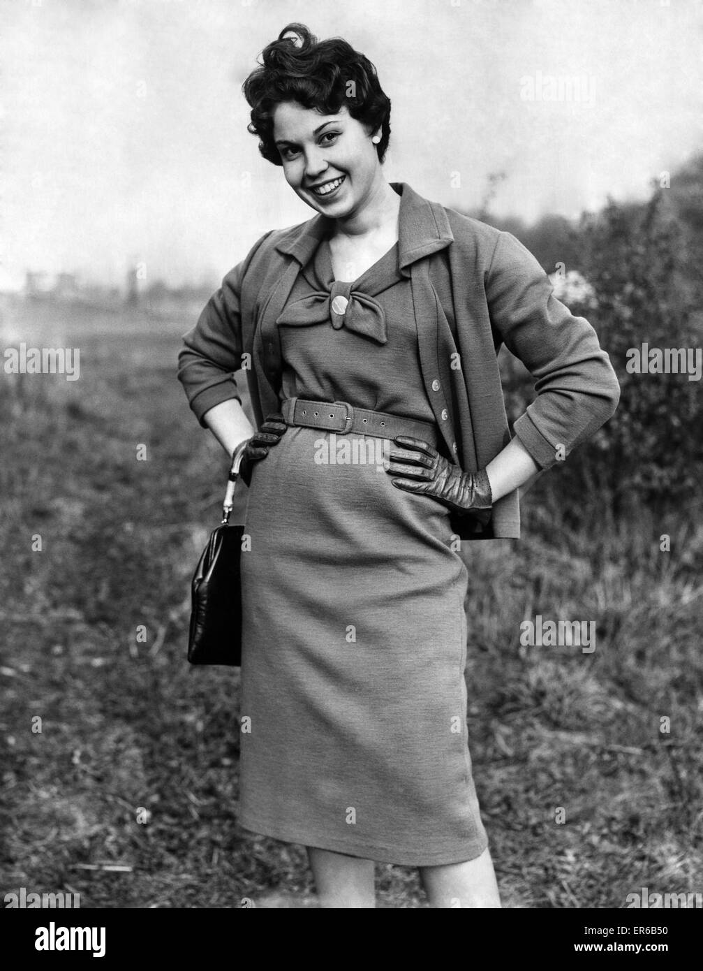 Kleidermode 1959: Miss Janet M. Hodgkin, von Donnington, Salop. November 1959 P021886 Stockfoto