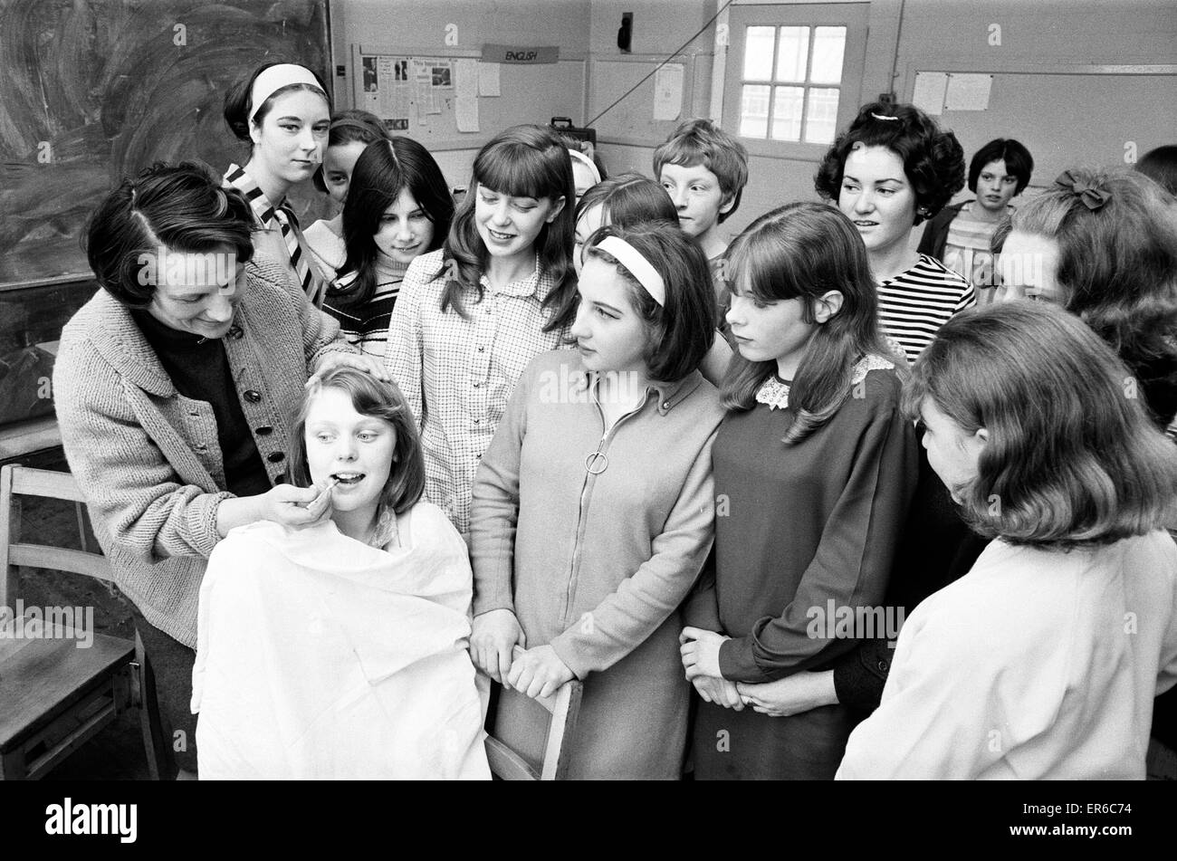 Generalprobe für die Schule spielen "The Gondolieri" von Schülern der Pensnett County Secondary School nächste Woche durchgeführt werden im Bild 20. Februar 1968. Stockfoto