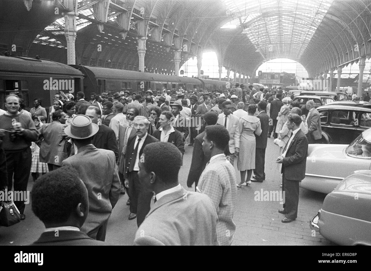 700 Westindischen Einwanderer kommen an der Paddington Station, London, nach ihrer Reise von Southampton Docks. 21. Juni 1959 Stockfoto