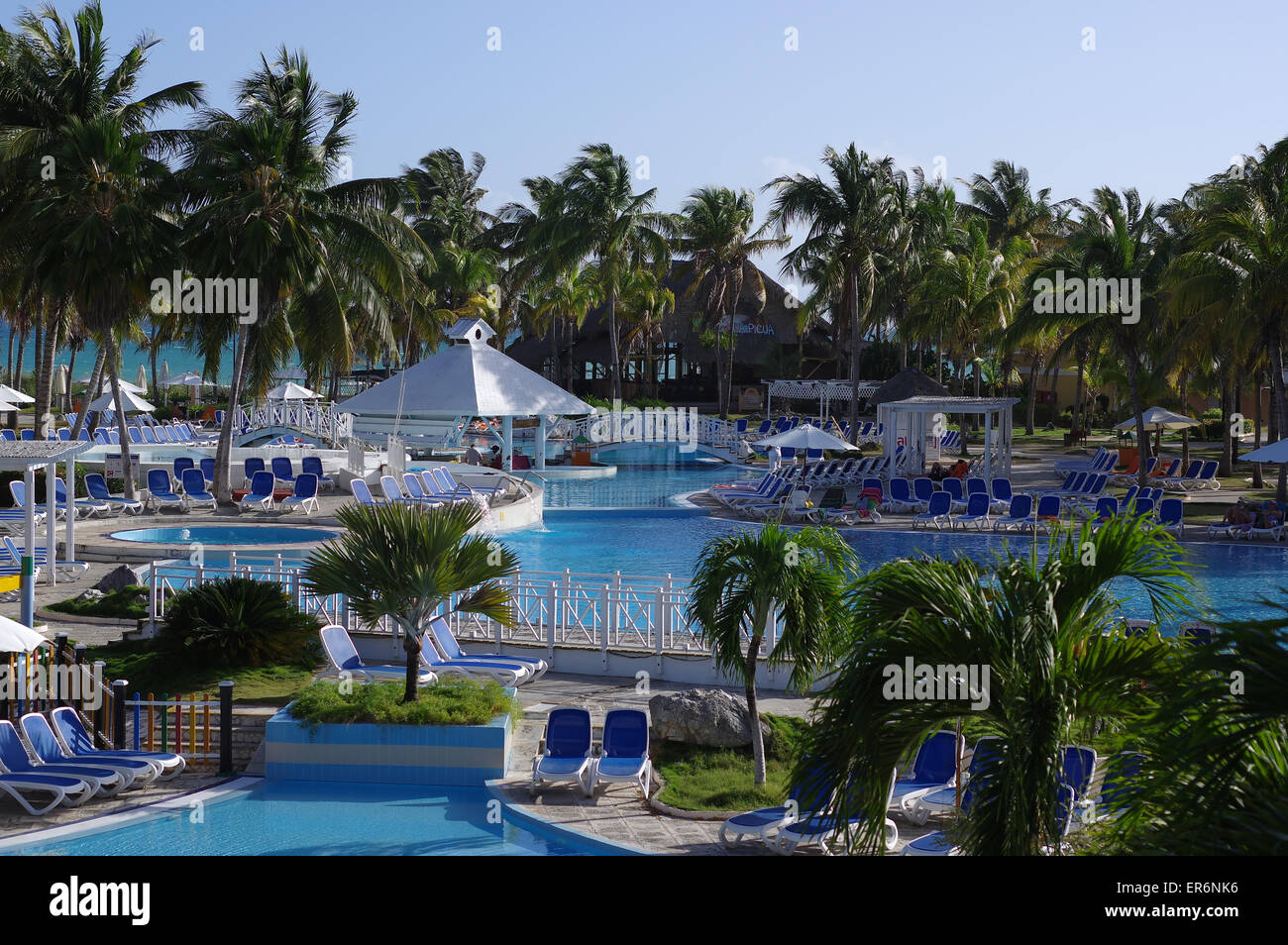 Schwimmbäder und Erholungsgebiet - Hotel Tryp Cayo Coco, Kuba Stockfoto