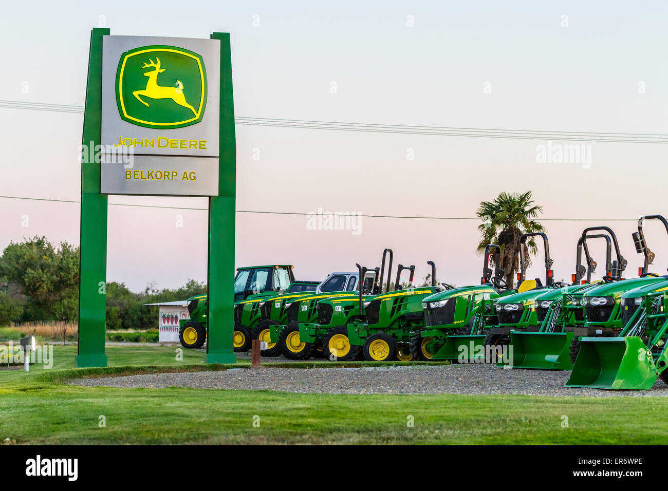John deere company logo Fotos und Bildmaterial in hoher Auflösung Alamy