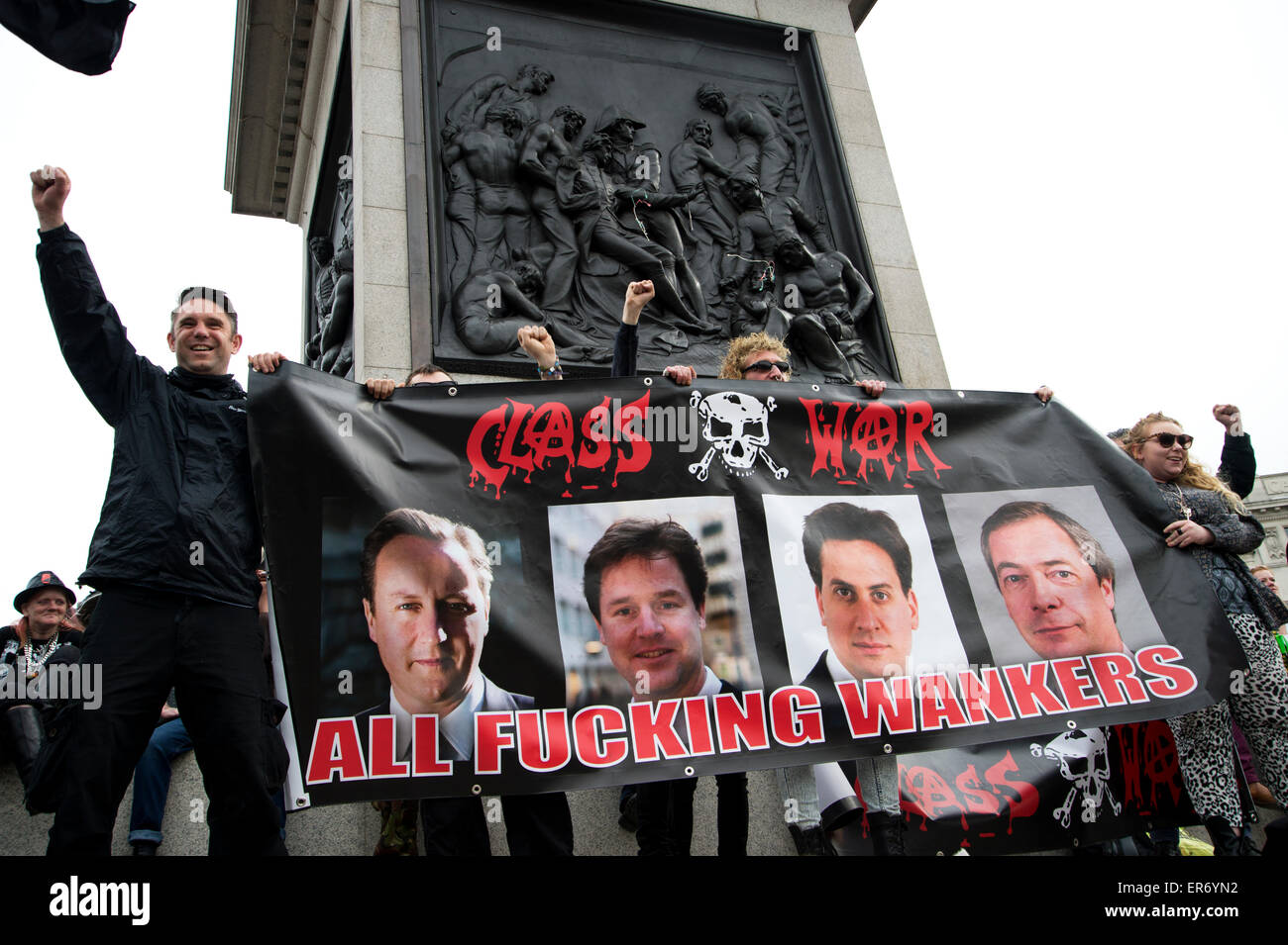 Trafalgar Square. Sparmaßnahmen Demo. Klasse Krieg banner Stockfoto