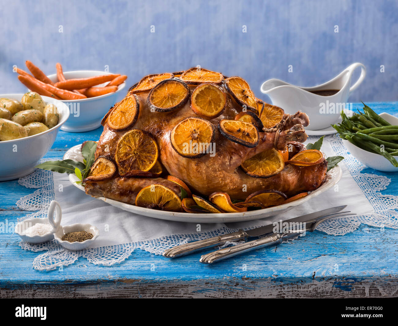 Ganze Türkei Orange glasiert mit Orangenscheiben Stockfoto