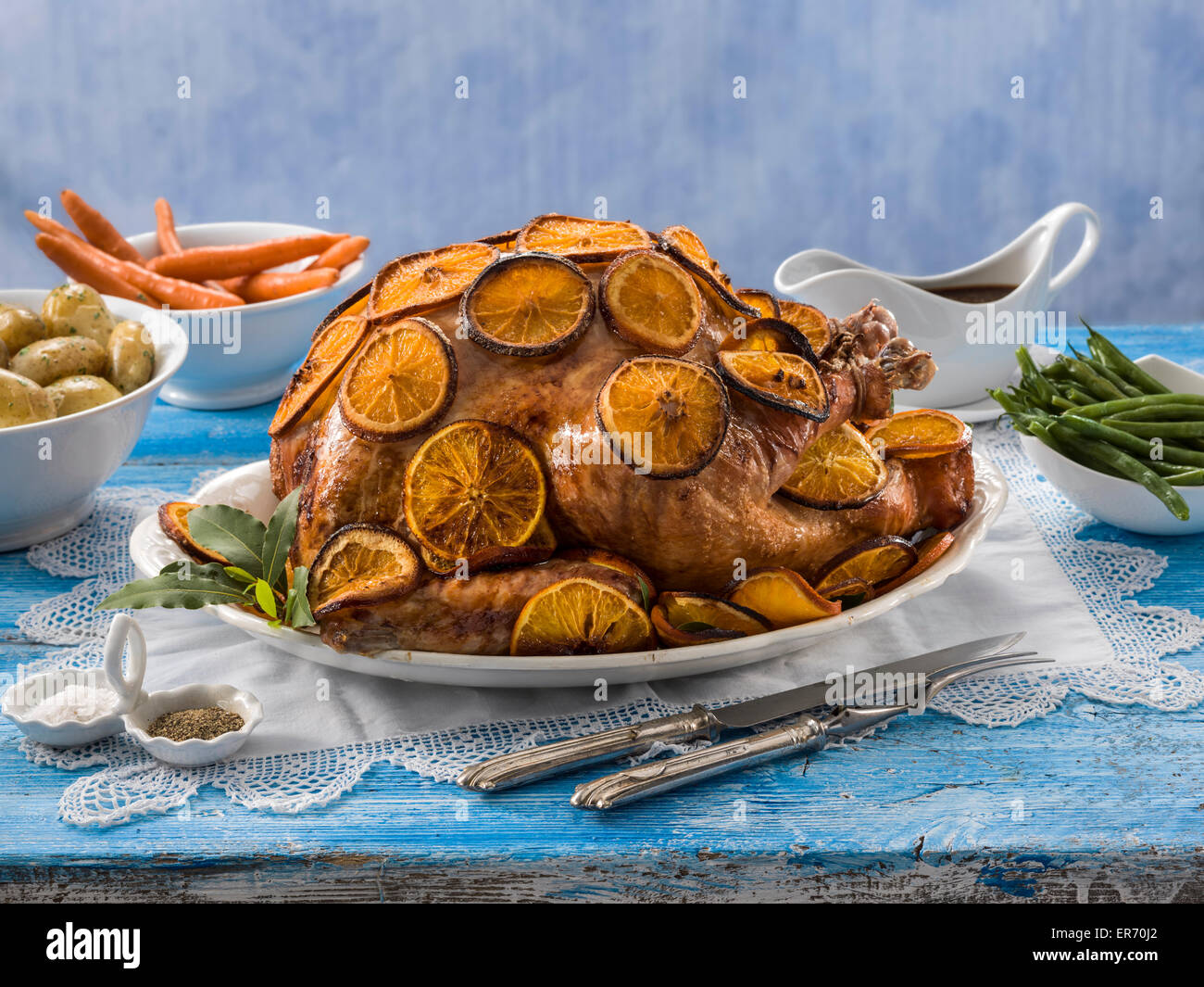 Ganze Türkei Orange glasiert mit Orangenscheiben Stockfoto