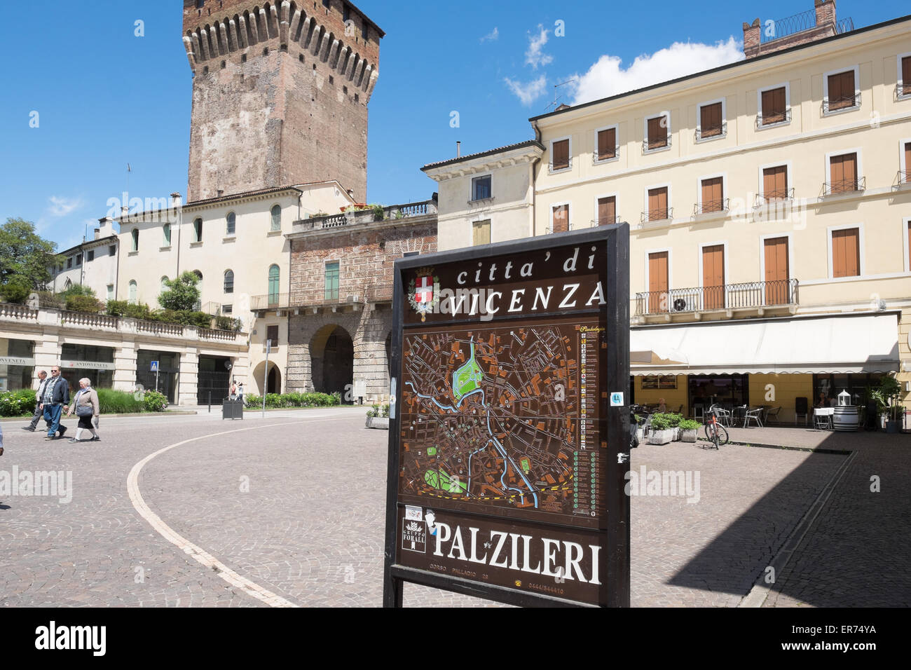 Touristen in der Stadt von Vicenza Italien Sign. Stockfoto