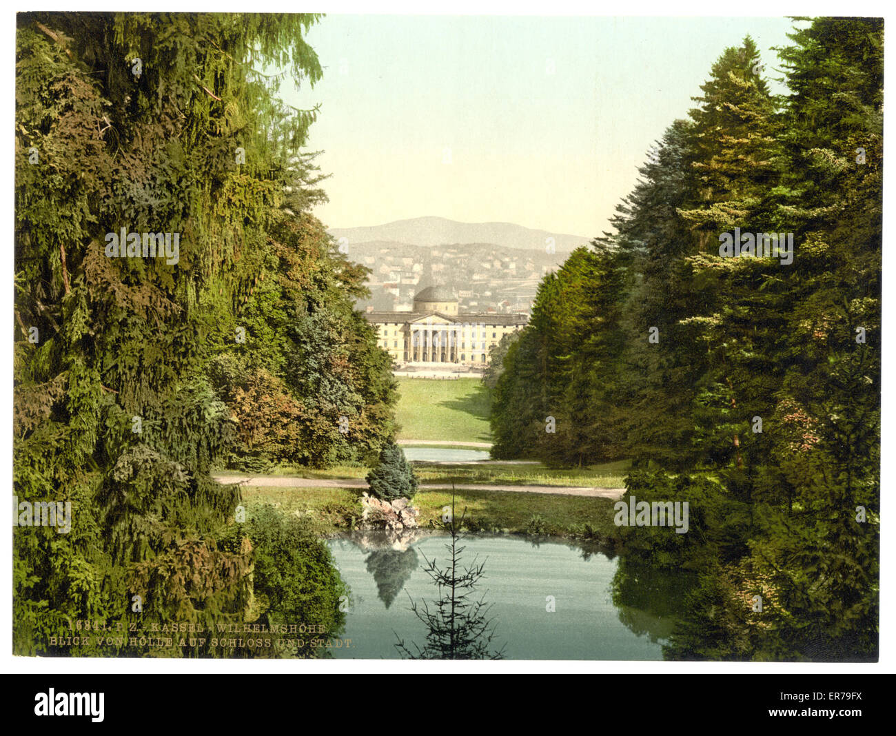 Blick auf Schloss und Stadt von Holle, Wilhelmshohe, Cassel (d. h., Kassel), Hessen-Nassau, Deutschland. Bis ca. 1890 ca. 1900 bis heute. Stockfoto