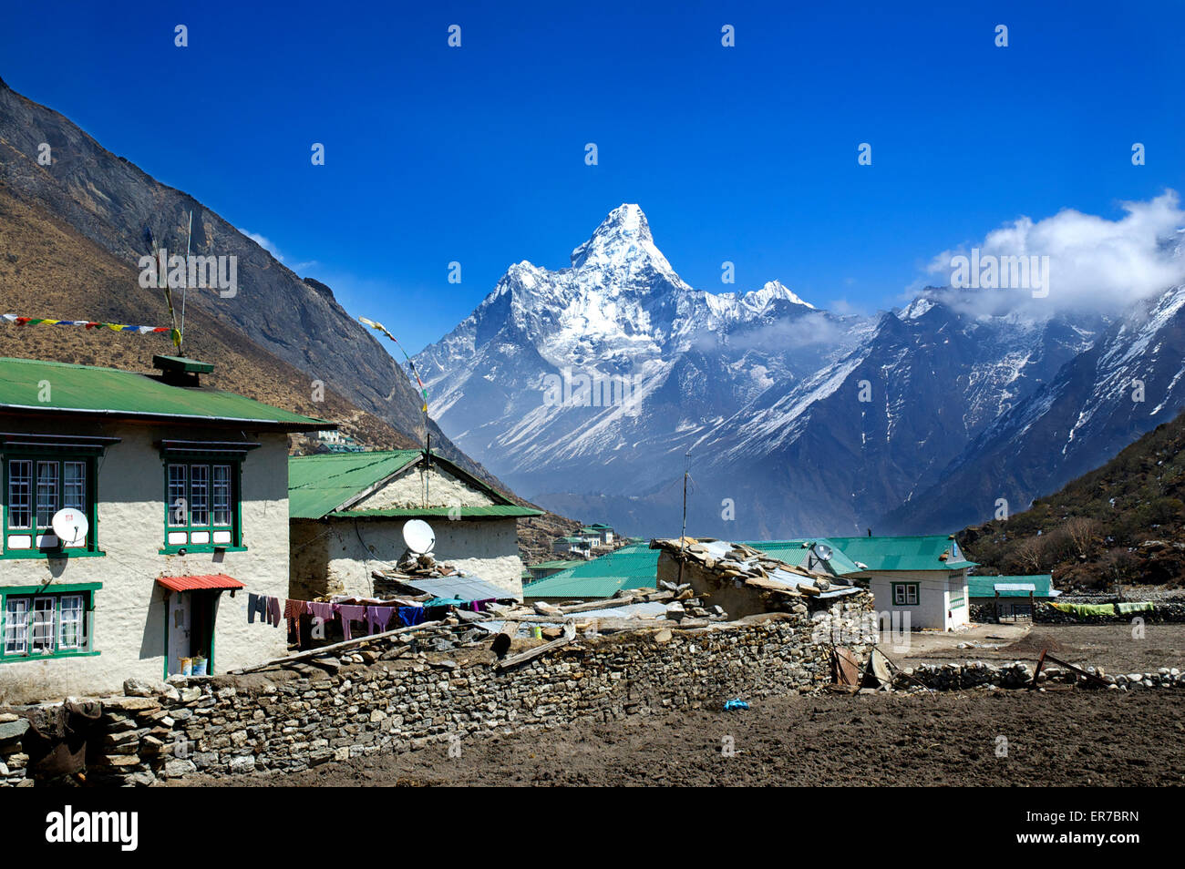 Mit Blick auf Ama Dablam von Khumjung Dorf Khumbu Himal in Nepal. Stockfoto