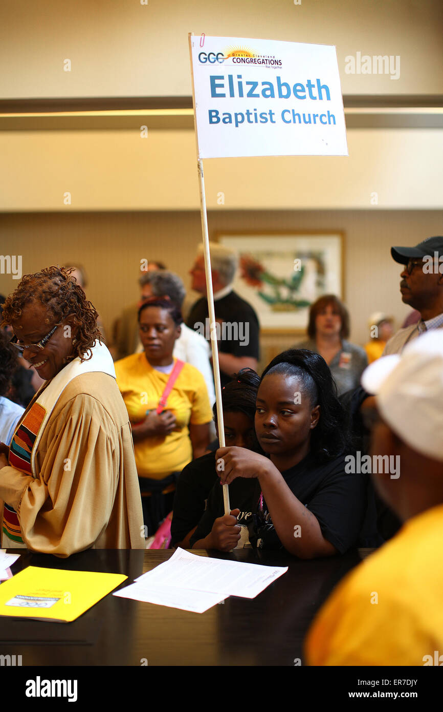 Cleveland, Ohio, USA. 26. Mai 2015. 26.05.15 Cleveland, Ohio.Charlotte Robinson, ihr Cousin sagte, war Malissa Williams (ein Opfer der Polizei jagen und schießen) besucht eine Versammlung der größere Cleveland Kongregationen, marschiert waren, das Justizzentrum und Rathaus fordern Reform der Strafrechtspflege für die Stadt. © Michael F. Mcelroy/ZUMA Wire/ZUMAPRESS.com/Alamy Live-Nachrichten Stockfoto