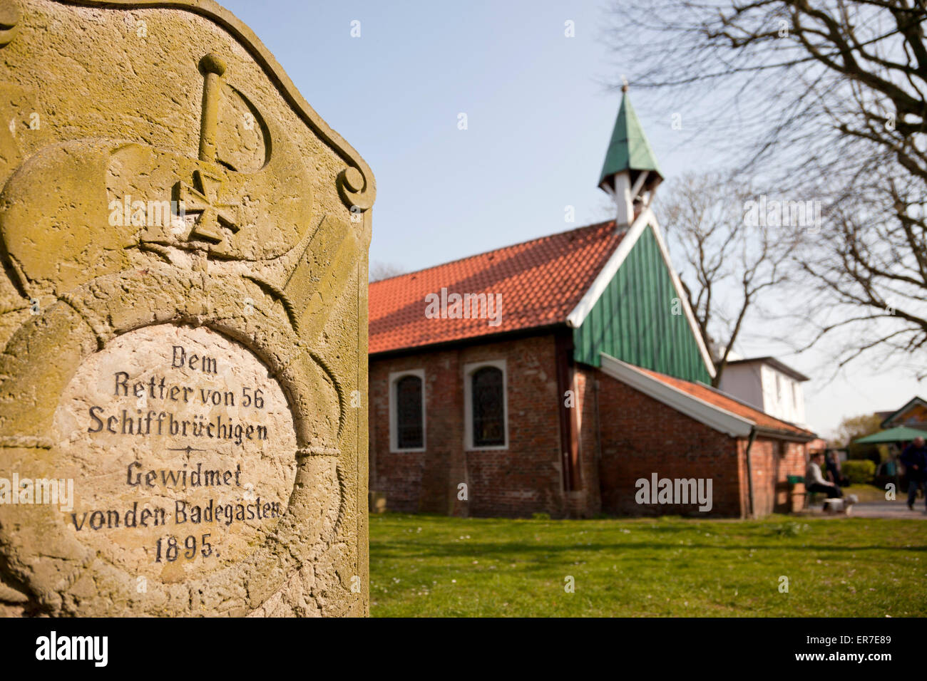 Grabstein auf dem protestantischen alte Insel Kirche, Osten Ostfriesischen Insel Spiekeroog, Niedersachsen, Deutschland Stockfoto