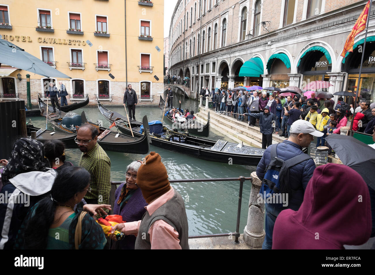 Gondel-Stau in Venedig Italien. Stockfoto