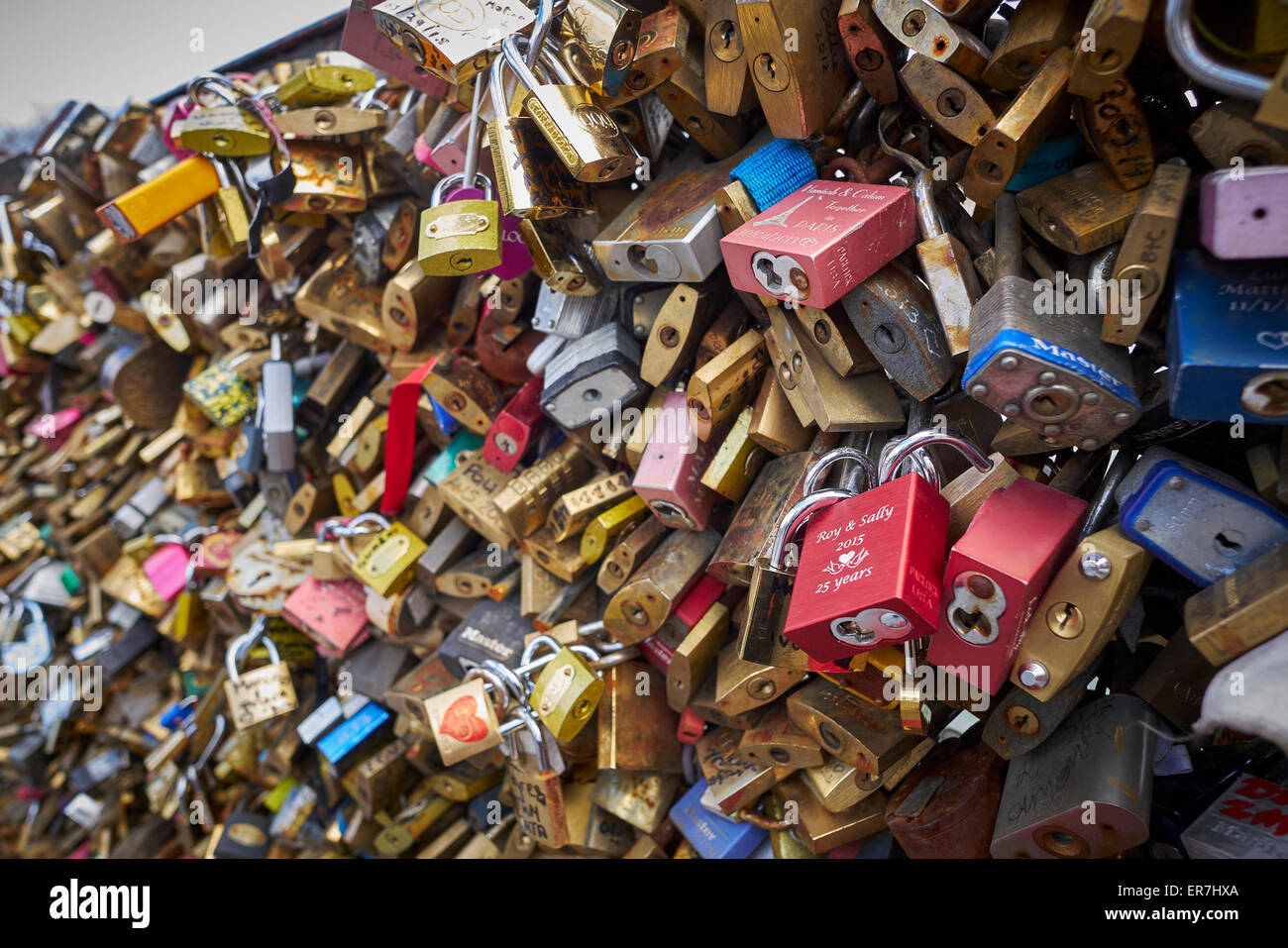 Nahaufnahme von Sperren auf Liebe Schleusenbrücke Paris, Frankreich Stockfoto