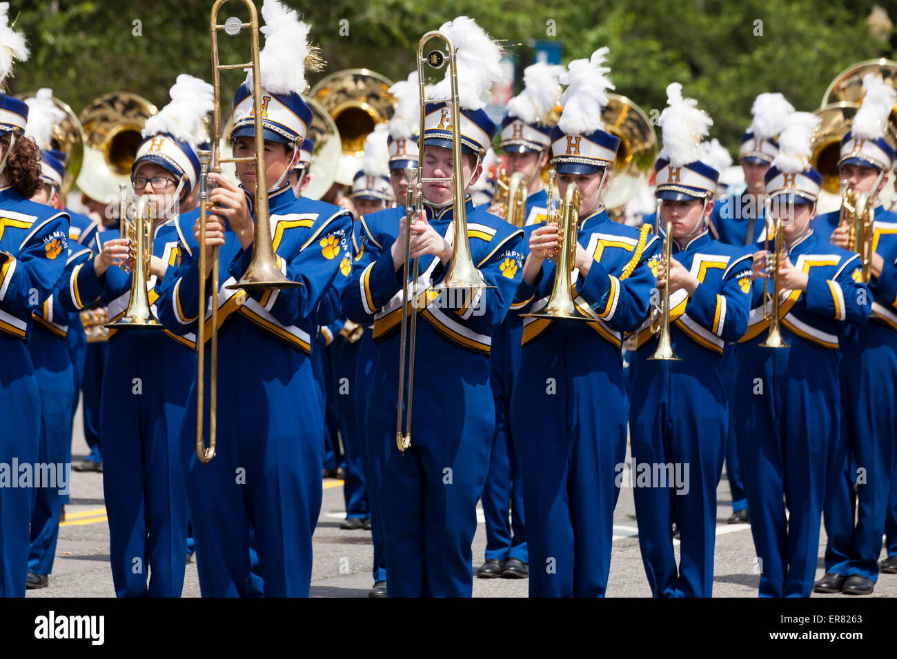 High School marching band Hörner Abschnitt - USA Stockfoto