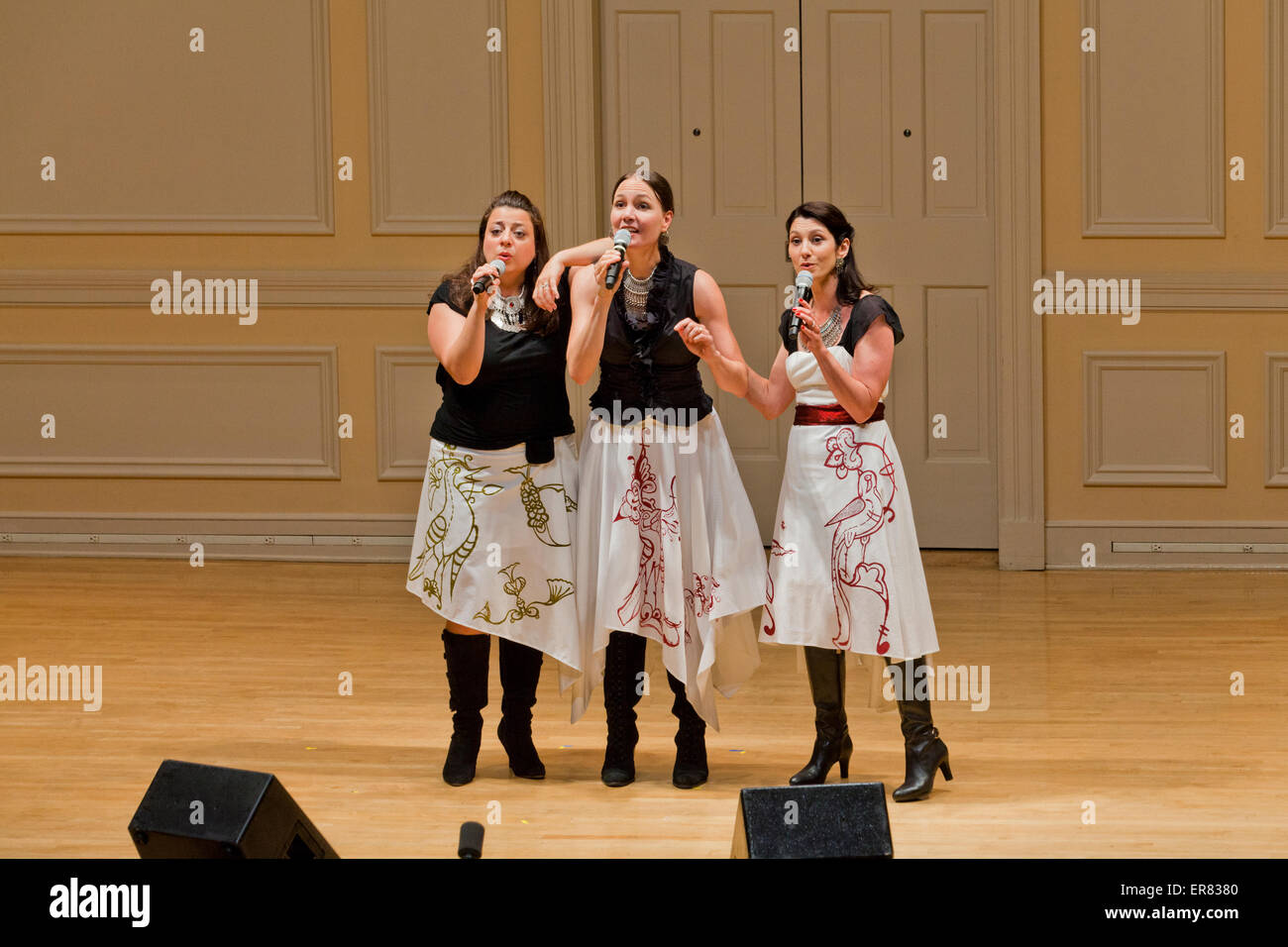 Zulal, armenische Folk-Sänger auf der Bühne - USA Stockfoto