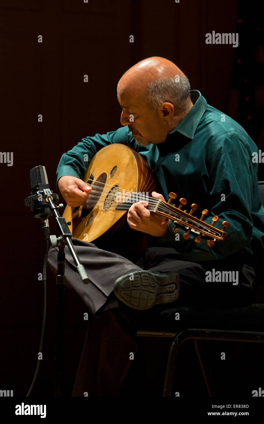 Ara Dinkjian, armenische Volksmusiker spielen Oud - USA Stockfoto