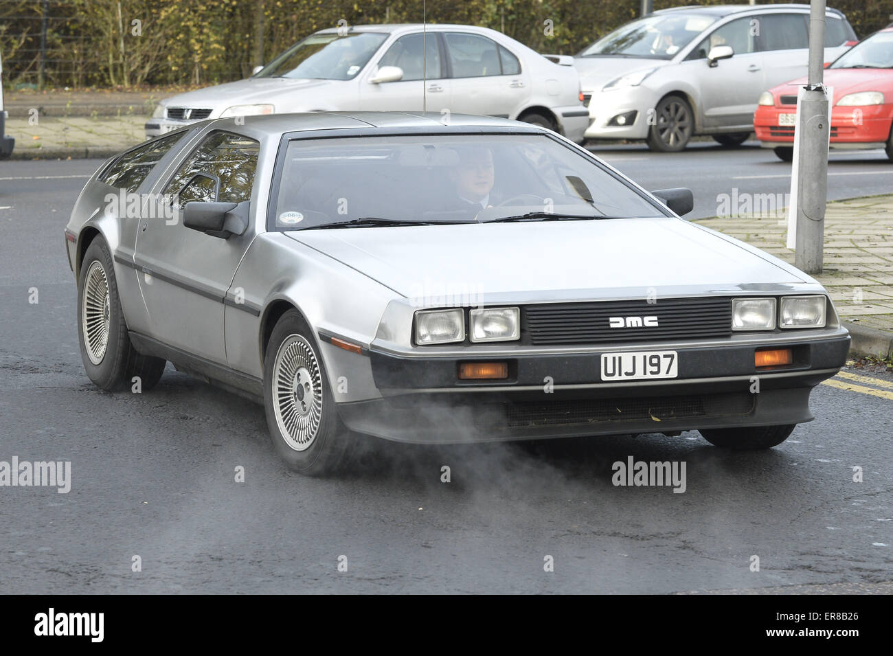 NHS Personal in England und Nordirland gehen 4 Stundenschlag, wie Pay-Streit mit der Regierung geht weiter. Die DeLorean, berühmt für seinen Einsatz in Sci-Fi Abenteuer "Back To The Future" Verknüpfungen NHS Personal am Northwick Park Hospital in Protest gegen die schlechte Bezahlung.  Mitwirkende: DeLorean wo: London, Vereinigtes Königreich bei: Kredit-24. November 2014: Euan Cherry/WENN.com Stockfoto