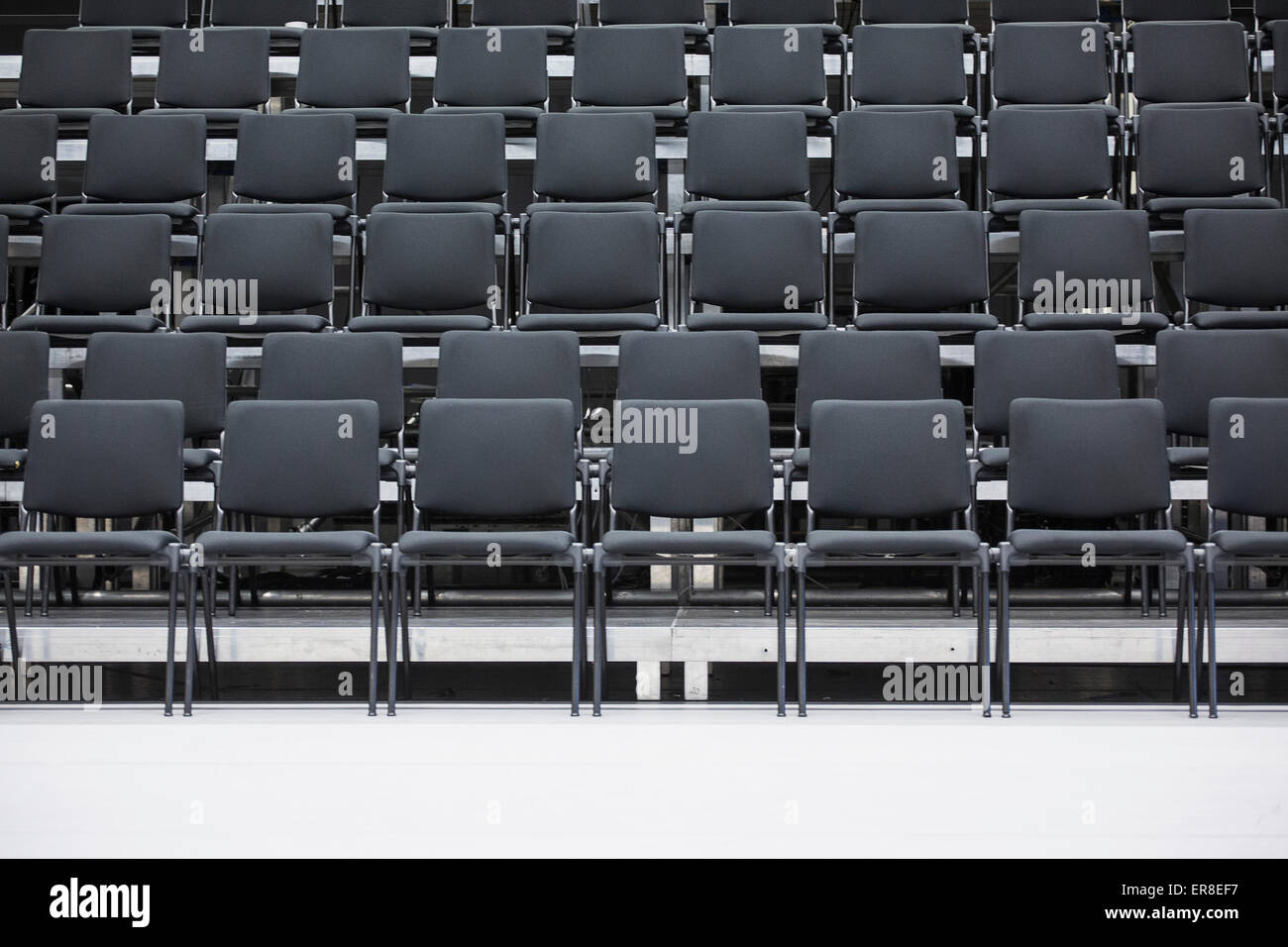 Leeren Stuhlreihen im Seminarraum Stockfoto