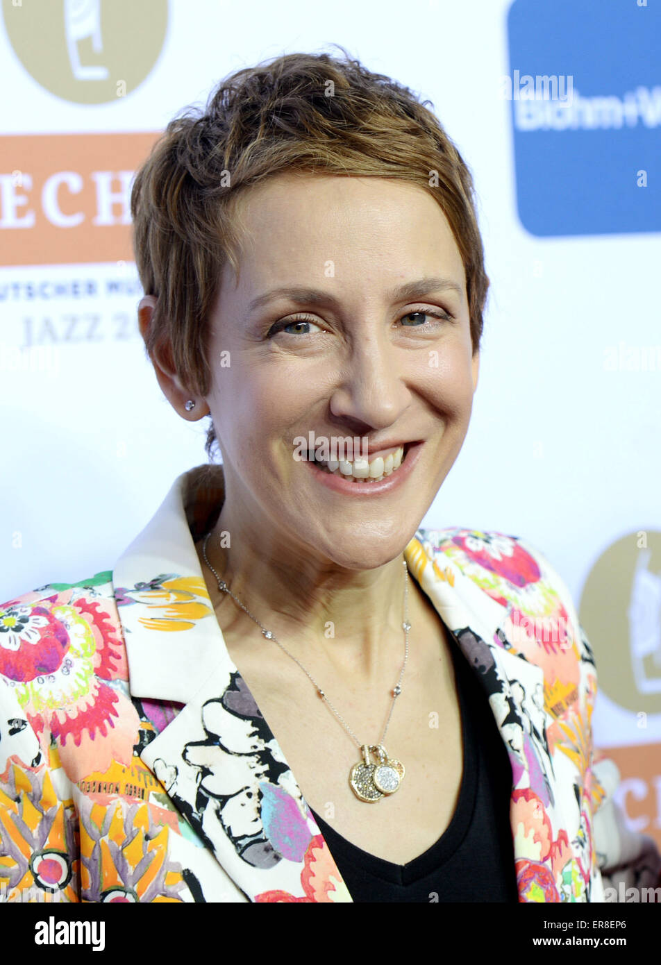 Hamburg, Deutschland. 28. Mai 2015. US amerikanischer Musiker Stacey Kent kommt zur Verleihung Echo Jazz in Hamburg, Deutschland, 28. Mai 2015. Die Preise in 21 Kategorien werden durch die Deutsche Phono-Akademie zum sechsten Mal präsentiert. Foto: DANIEL REINHARDT/Dpa/Alamy Live News Stockfoto