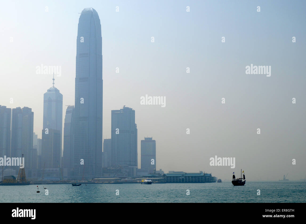 Wolkenkratzer-Szene von Hong Kong bay Stockfoto