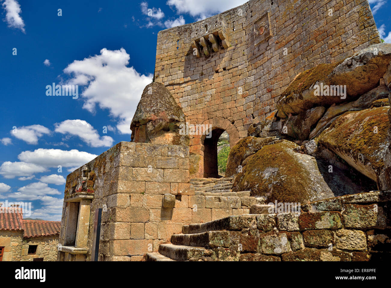 Portugal, Sabugal: Detail der mittelalterlichen Burg in das historische Dorf Sortelha Stockfoto