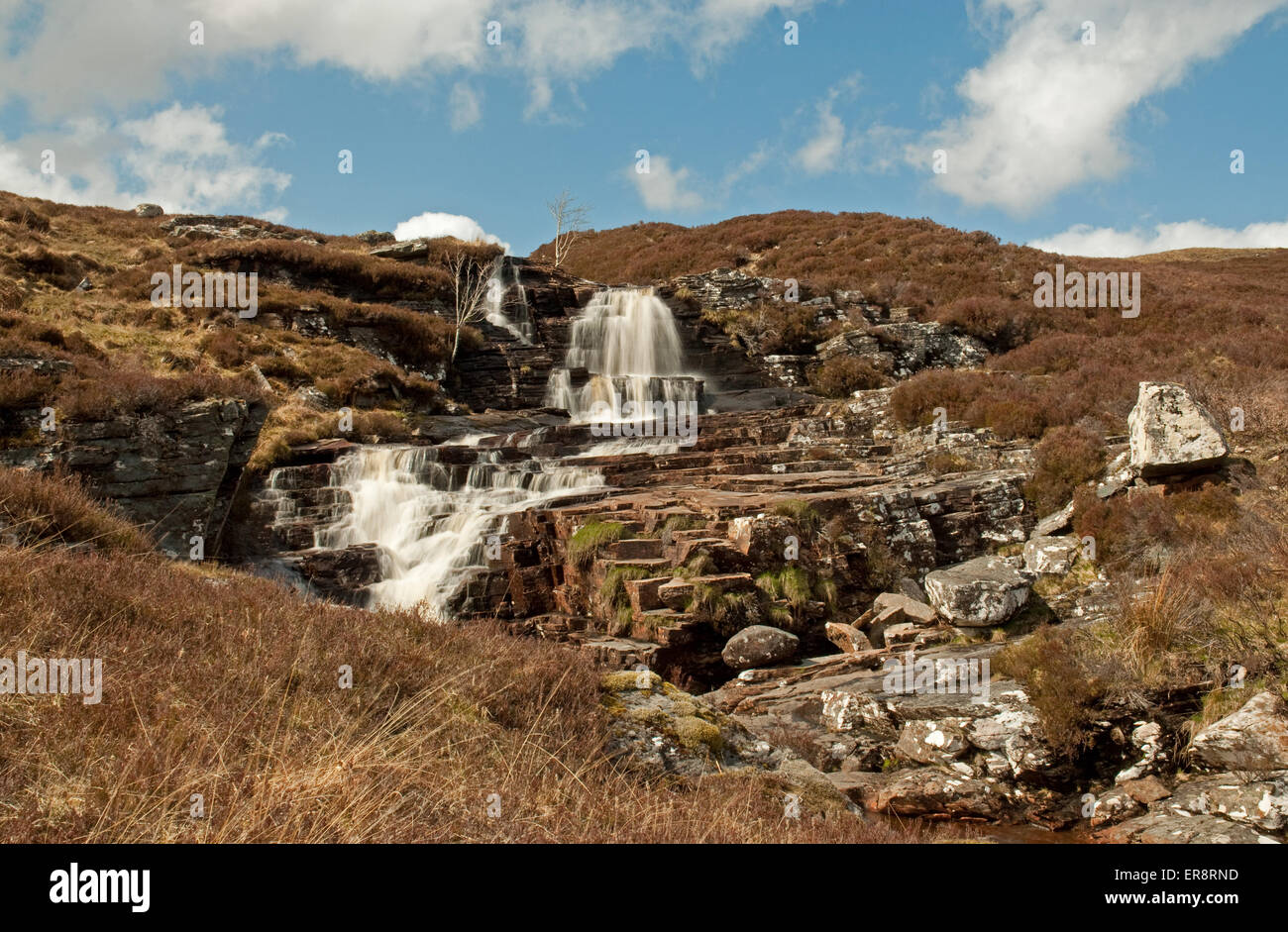 Wasserfall auf Allt Leacach in der Nähe von Braemore Stockfoto
