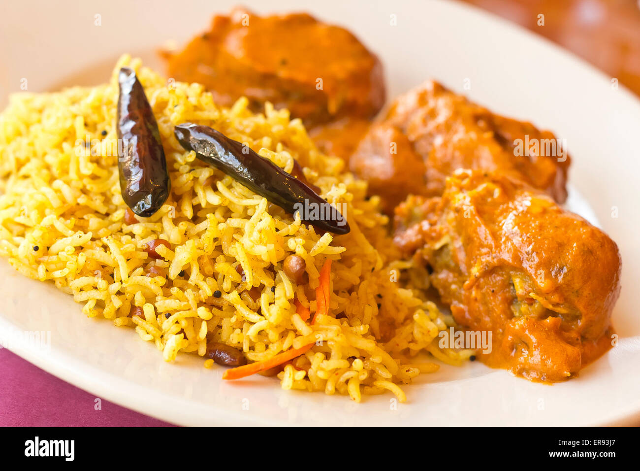 Vegetarische Malai Kofta-Kugeln in Soße Sauce mit Tamarinde Basmati-Reis Stockfoto