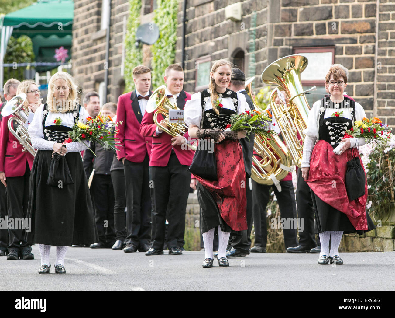 Detligen Brass Band aus der Schweiz nehmen an der Dobcross Whit Freitag Brass Bandwettbewerb teil. Stockfoto