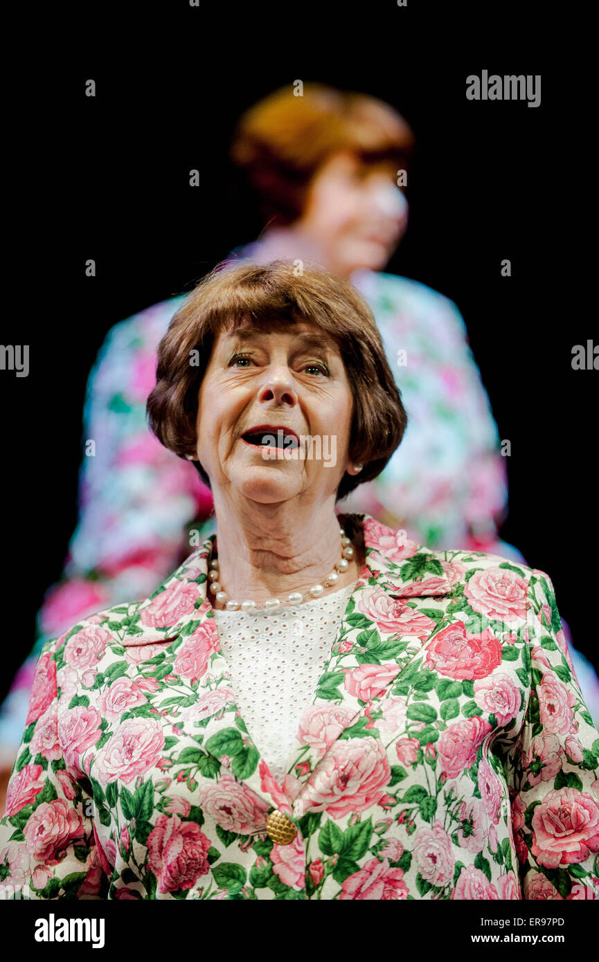 Hay on Wye, UK. Donnerstag, 28. Mai 2015 im Bild: Pam Ayres RE: The Hay Festival findet statt in Hay on Wye, Powys, Wales Stockfoto