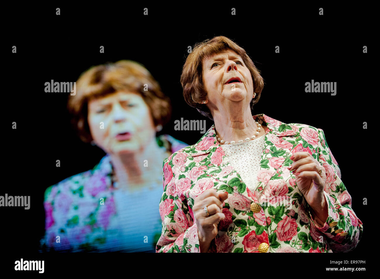 Hay on Wye, UK. Donnerstag, 28. Mai 2015 im Bild: Pam Ayres RE: The Hay Festival findet statt in Hay on Wye, Powys, Wales Stockfoto